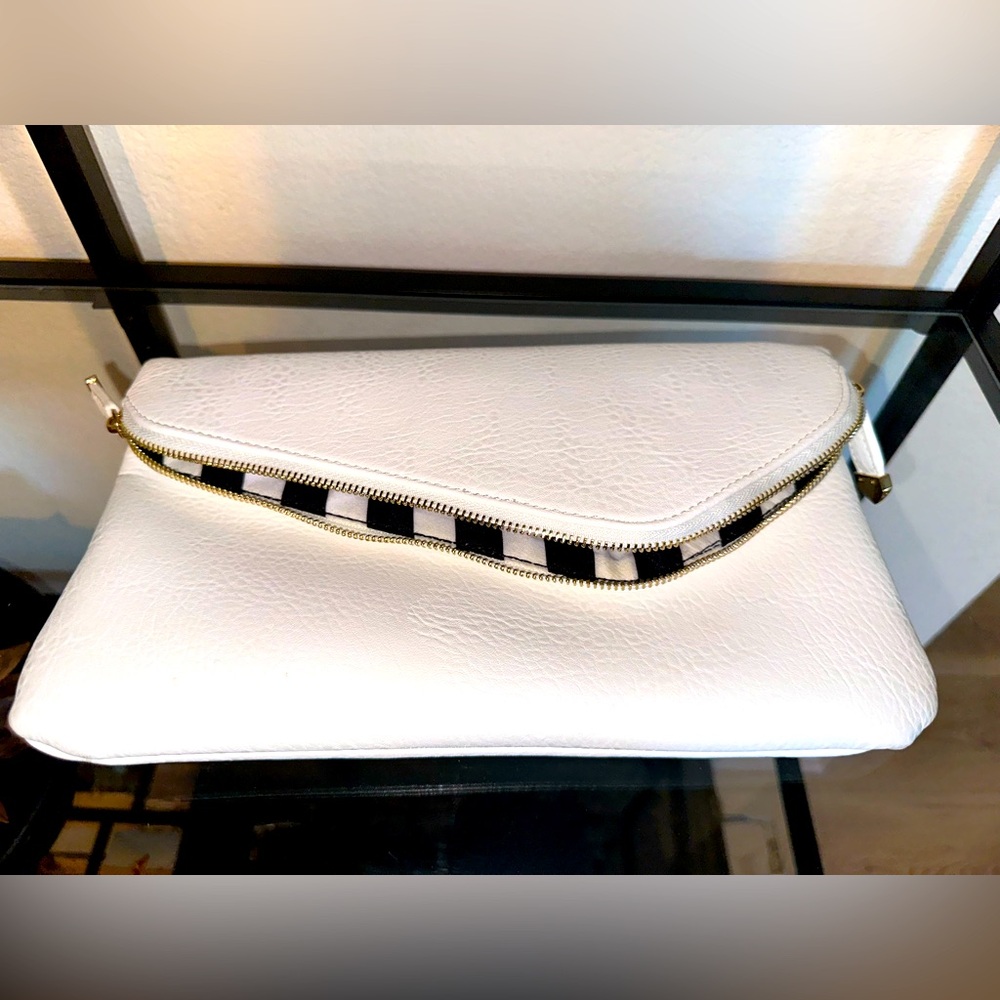 *New like white Vici clutch. Great for summer!